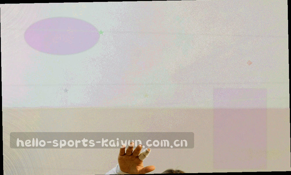 由多个时间刻度块组成的抽象阶梯图形，橙绿渐变色块自左下向右上递升